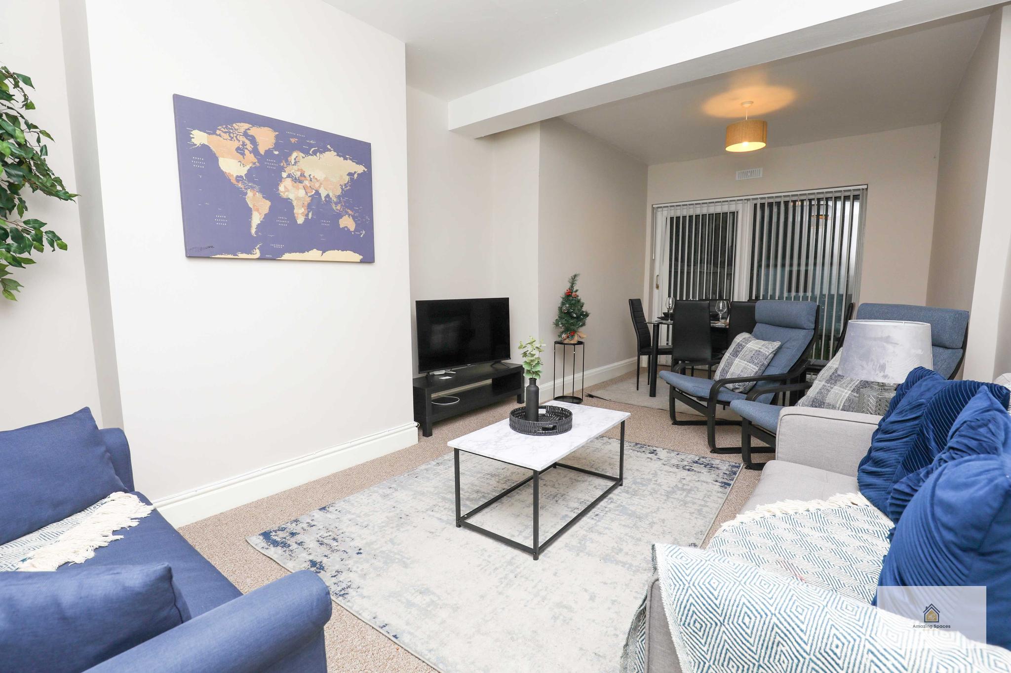 Modern 4-Bed House with Garden in Great Sankey by Amazing Spaces Relocations Ltd.