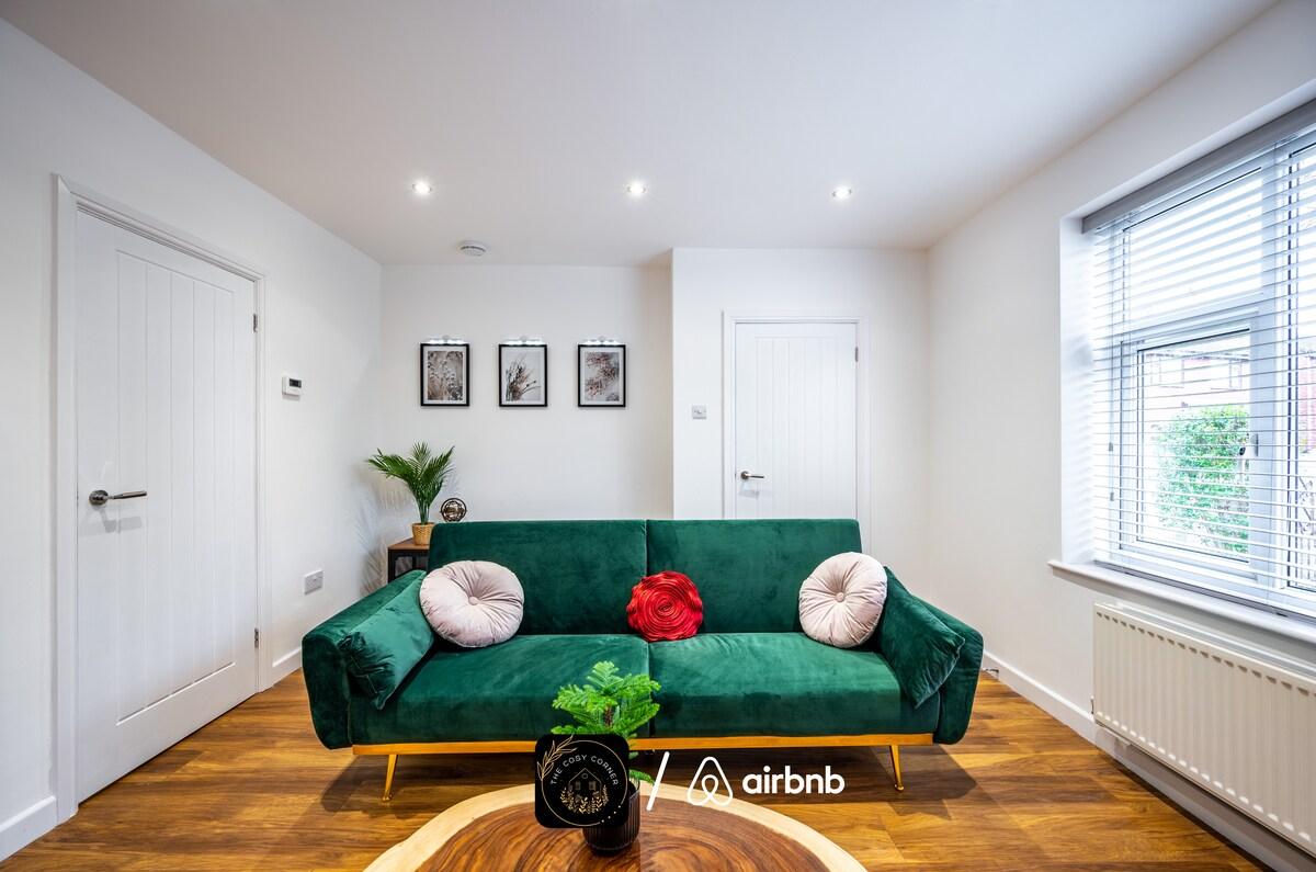 3BR House Old Trafford with Parking4