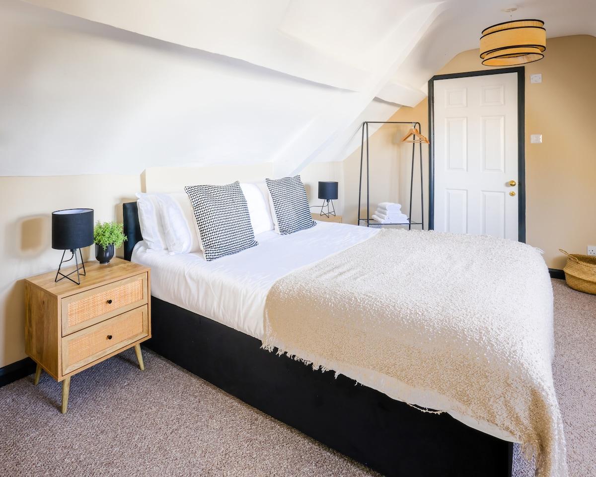 5 bed, central home- beautiful & modern4