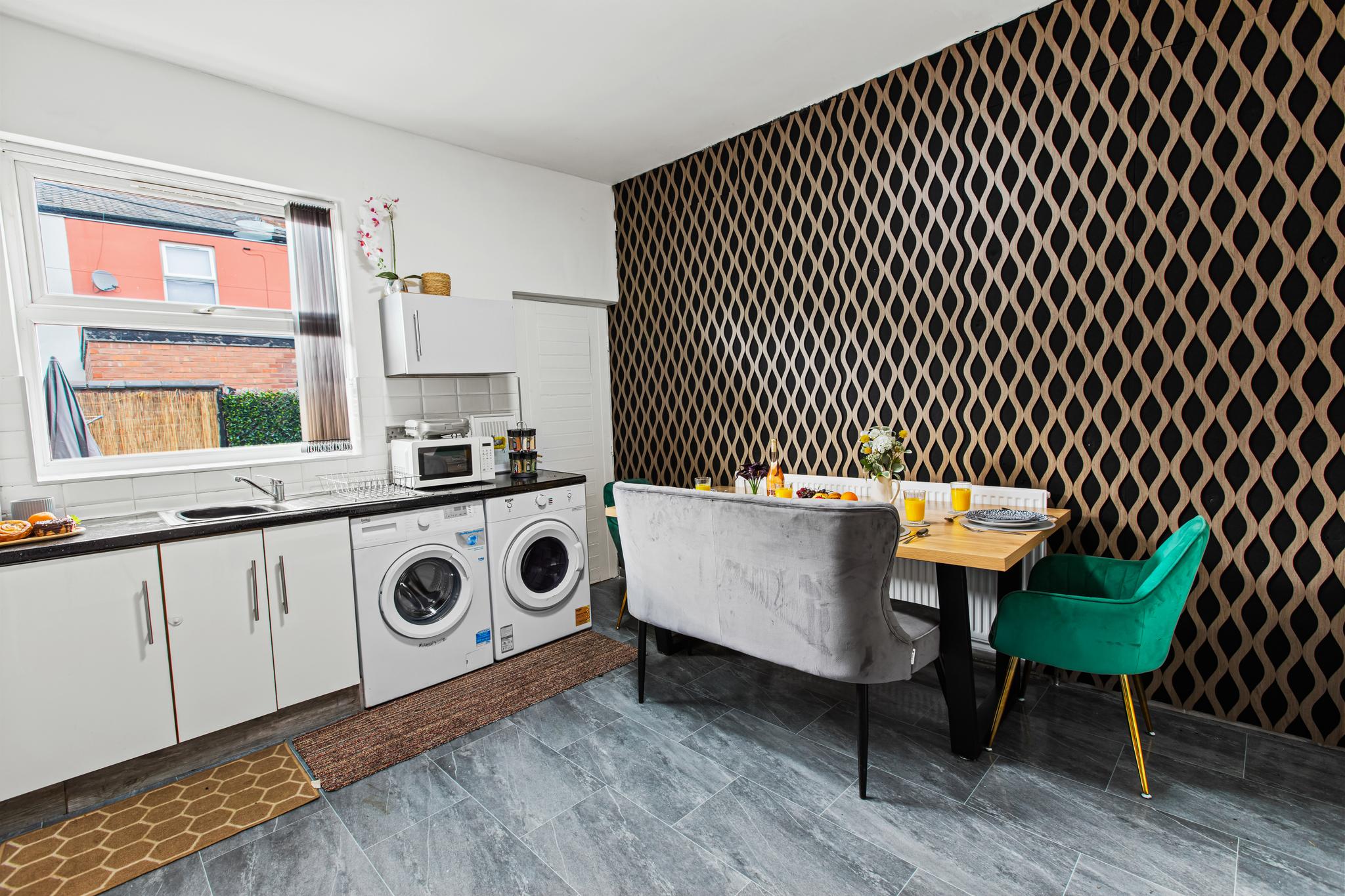 Driffield | 2BDR | Sleeps5 | Parking | Manchester6